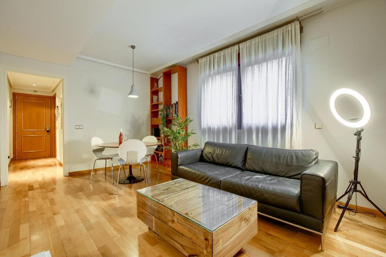 Apartamento En Chamberi Con Piscina - Lovely Apartment In The City Center With Swimming Pool マドリード エクステリア 写真